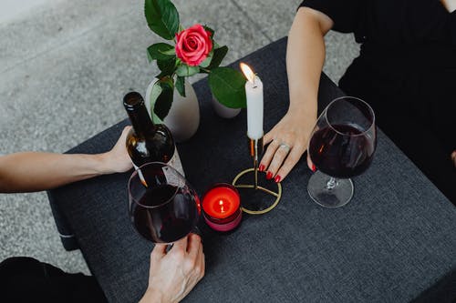 有关情人节, 手, 葡萄酒的免费素材图片