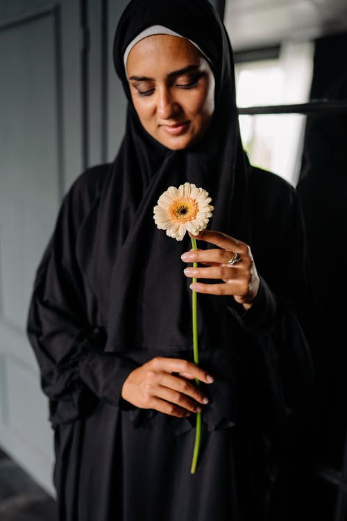 有关传统服饰, 微笑, 穆斯林的女人的免费素材图片