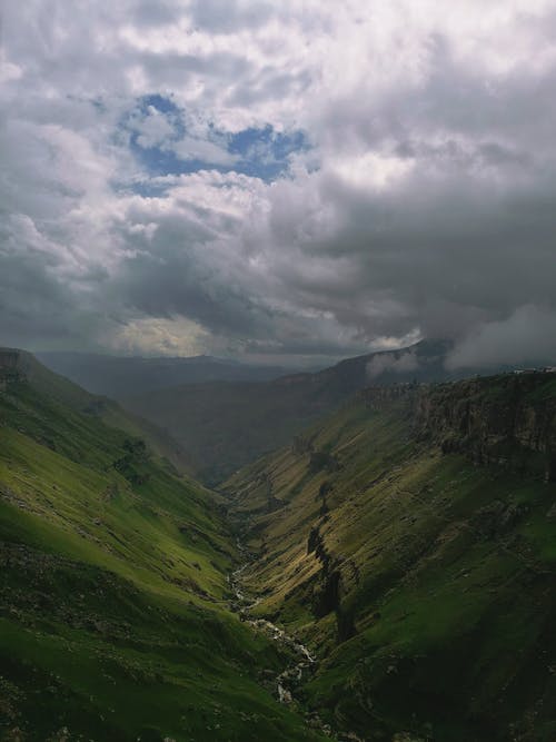 有关垂直拍摄, 天性, 山的免费素材图片