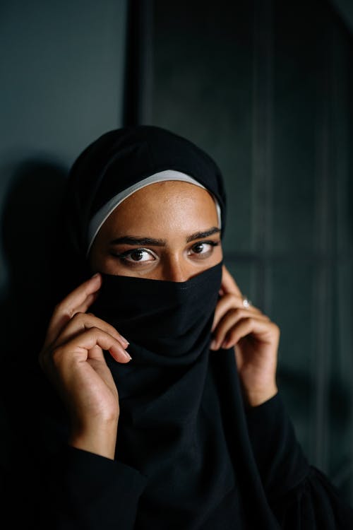 有关垂直拍摄, 穆斯林的女人, 纵向的免费素材图片