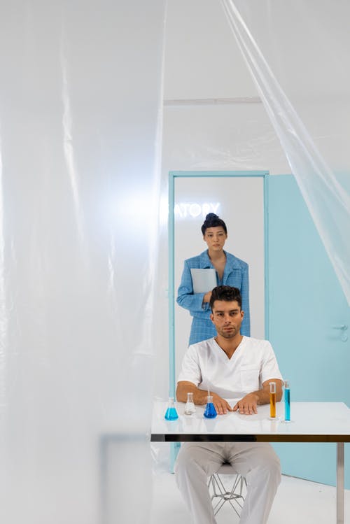 有关人, 坐, 垂直拍摄的免费素材图片