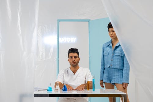 有关人, 女人, 室内的免费素材图片