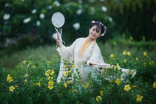 有关传统服装, 女人, 微笑的免费素材图片