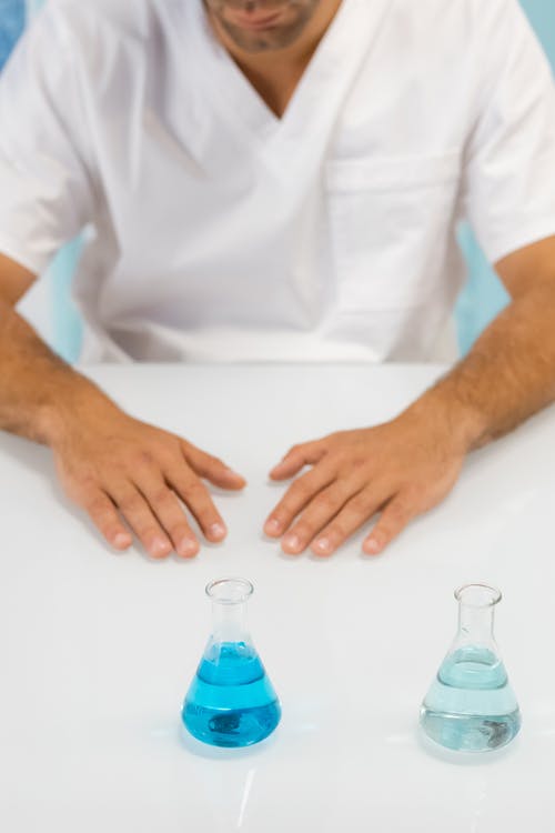 有关人, 坐, 垂直拍摄的免费素材图片