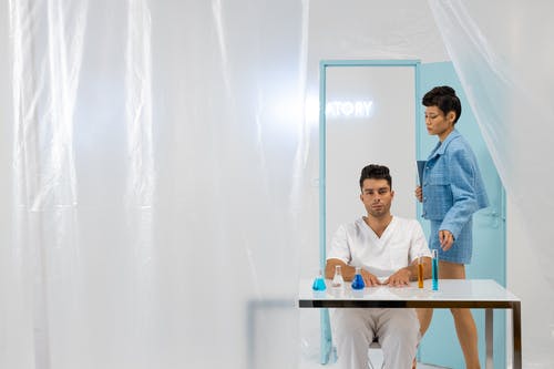 有关人, 坐, 女人的免费素材图片