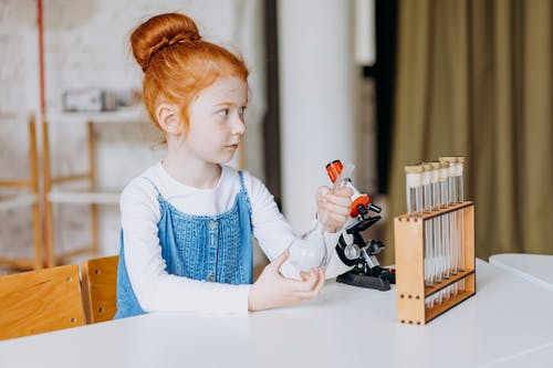 有关保温瓶, 儿童, 坐的免费素材图片