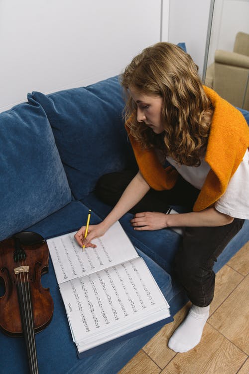 有关仪器, 坐, 垂直拍摄的免费素材图片