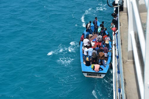 有关人, 停泊处, 快艇的免费素材图片