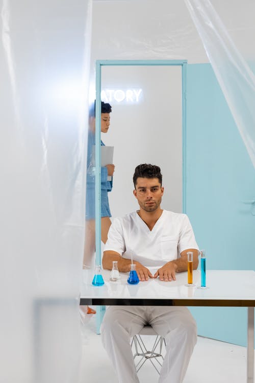 有关人, 坐, 垂直拍摄的免费素材图片