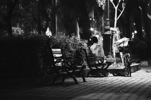 有关单色, 坐, 灰阶的免费素材图片