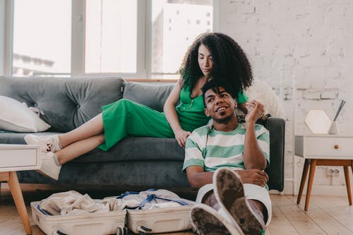 有关一对, 一起, 坐的免费素材图片