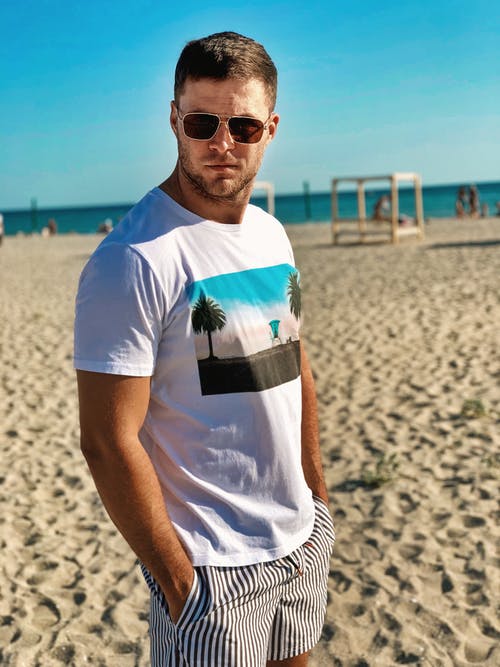 有关人, 双手插在口袋里, 垂直拍摄的免费素材图片