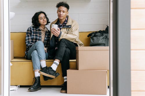 有关一对, 买房子, 搬进去的免费素材图片