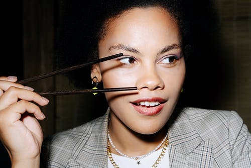 有关握住, 特写, 筷子的免费素材图片