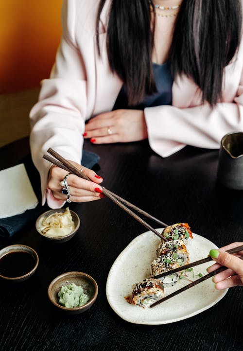 有关吃, 垂直拍摄, 寿司的免费素材图片