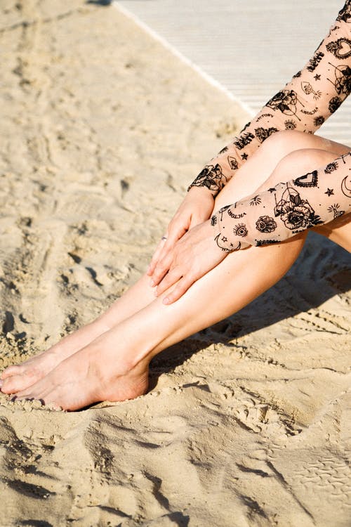 有关尺, 垂直拍摄, 手的免费素材图片