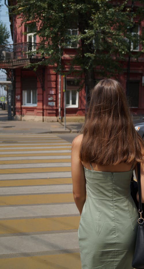 有关人行道, 从后面, 垂直拍摄的免费素材图片