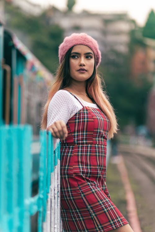 有关倚, 垂直拍摄, 女人的免费素材图片