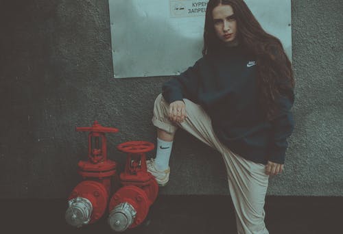 有关品牌, 垂直拍摄, 女人的免费素材图片