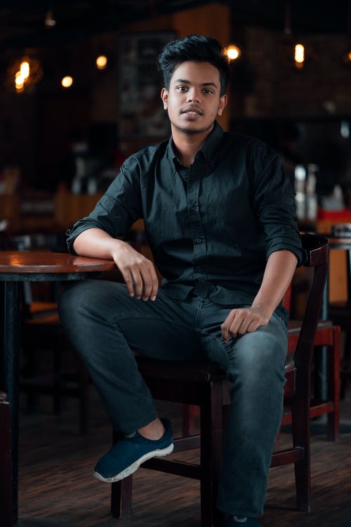 有关人, 凳子, 坐的免费素材图片