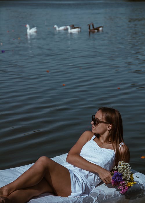 有关垂直拍摄, 女人, 放下的免费素材图片