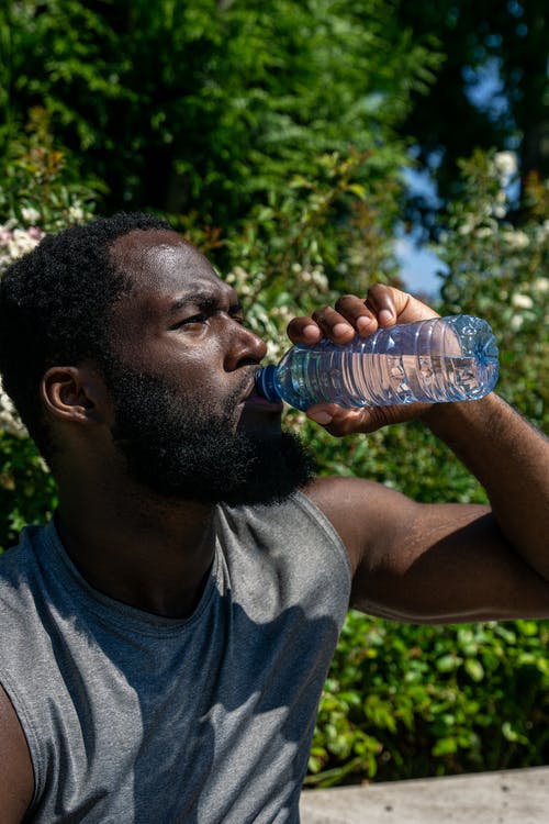 有关喝, 塑料瓶, 水的免费素材图片