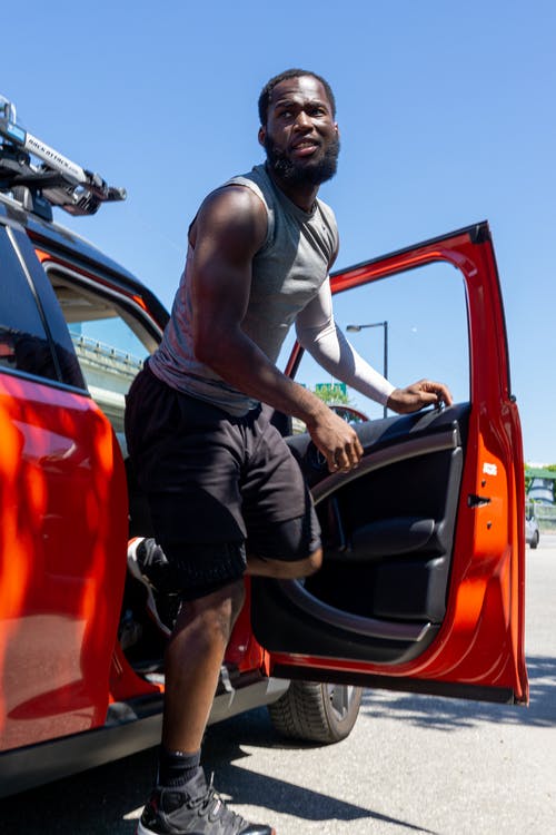 有关人, 垂直拍摄, 正在出去的免费素材图片