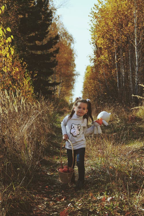 有关儿童, 垂直拍摄, 女孩的免费素材图片