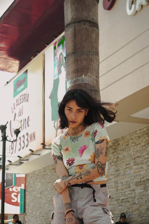 有关刺青的, 严肃, 垂直拍摄的免费素材图片