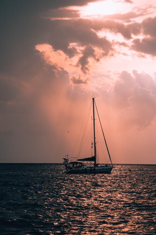 有关剪影, 垂直拍摄, 帆的免费素材图片