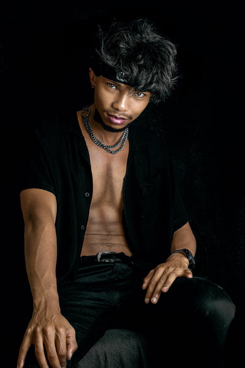 有关人, 垂直拍摄, 工作室拍摄的免费素材图片