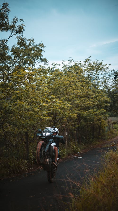 有关垂直拍摄, 展览, 摩托车的免费素材图片