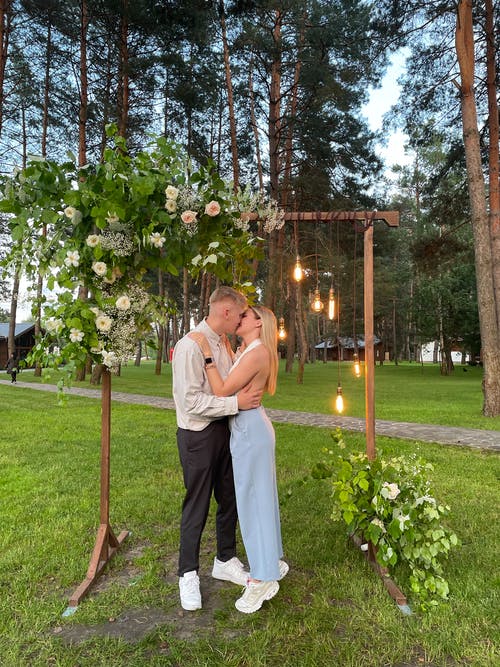 有关一对, 垂直拍摄, 户外的免费素材图片