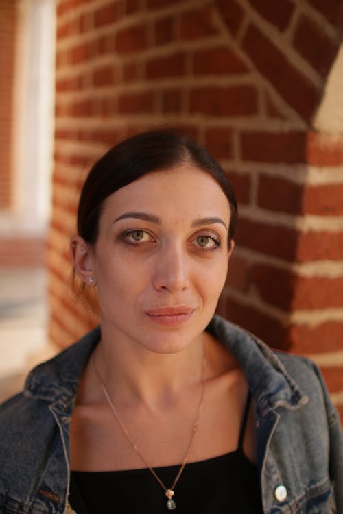 有关垂直拍摄, 女人, 特写的免费素材图片