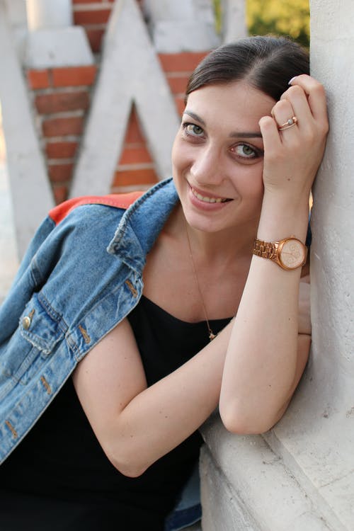 有关倚, 垂直拍摄, 女人的免费素材图片