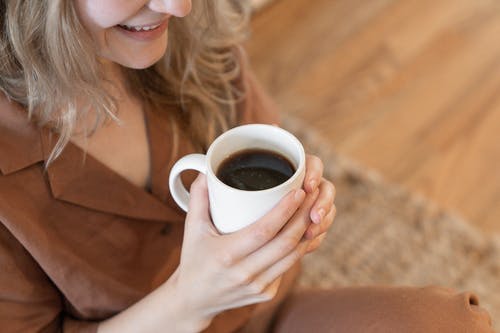 有关一杯咖啡, 人, 咖啡因的免费素材图片
