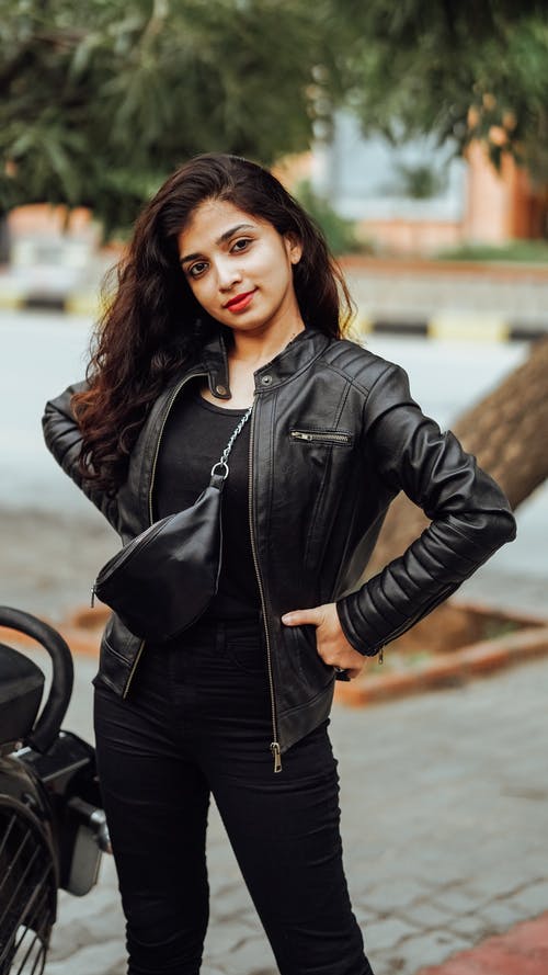 有关优雅, 单肩包, 垂直拍摄的免费素材图片