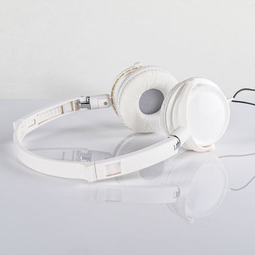 有关3C用品, 垂直拍摄, 特写的免费素材图片