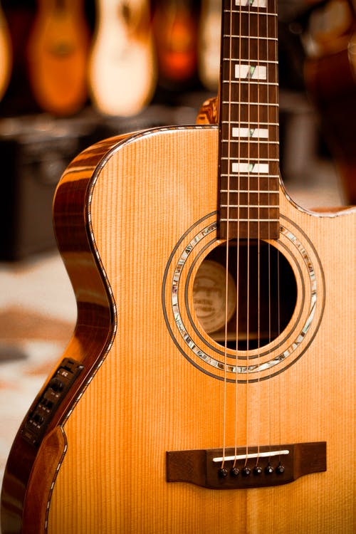 有关原声吉他, 垂直拍摄, 弦乐器的免费素材图片