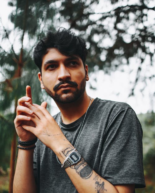 有关人, 严肃, 垂直拍摄的免费素材图片