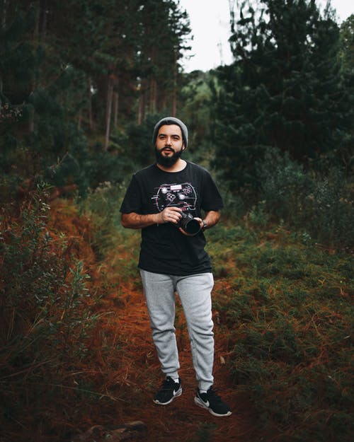 有关垂直拍摄, 户外, 有胡子的人的免费素材图片