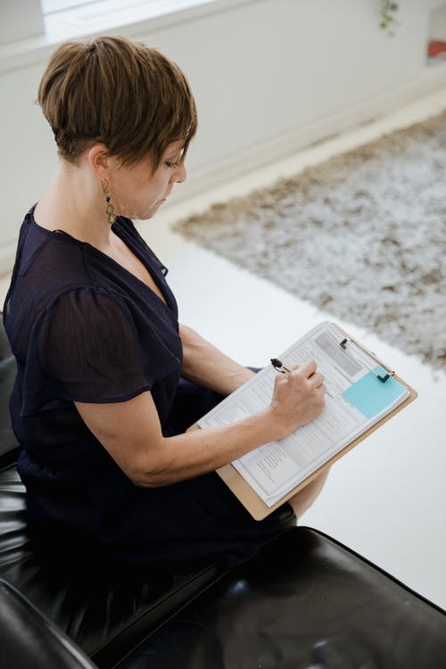 有关垂直拍摄, 女人, 写作的免费素材图片