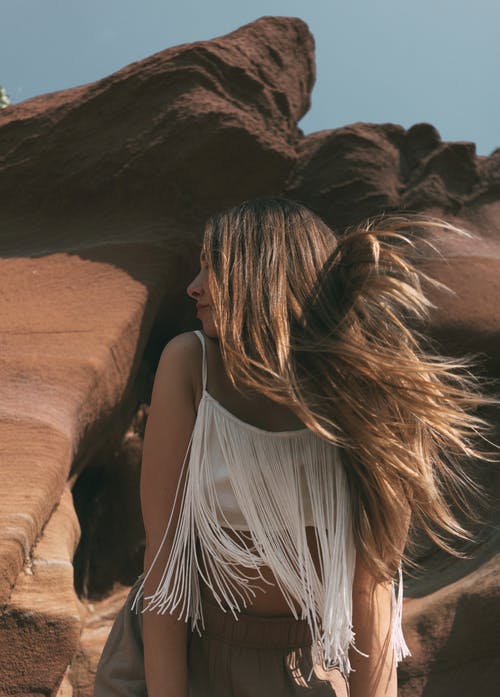 有关低角度拍摄, 垂直拍摄, 女人的免费素材图片