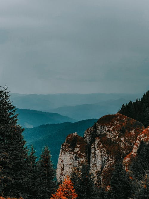 有关垂直拍摄, 坏心情, 多云的的免费素材图片
