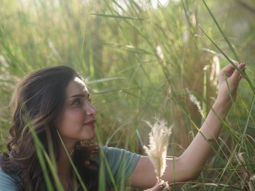 有关咖啡色頭髮的女人, 女性, 微笑的免费素材图片