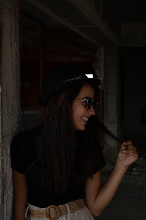 有关喜怒无常, 垂直拍摄, 墨镜的免费素材图片