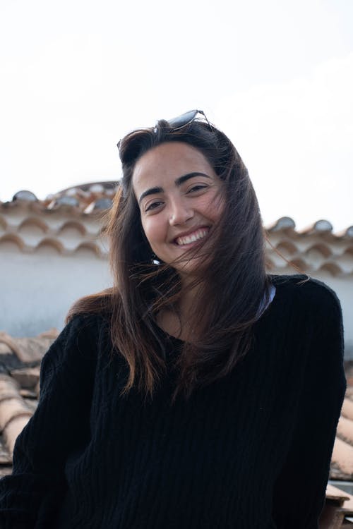 有关咖啡色頭髮的女人, 女人, 微笑的免费素材图片