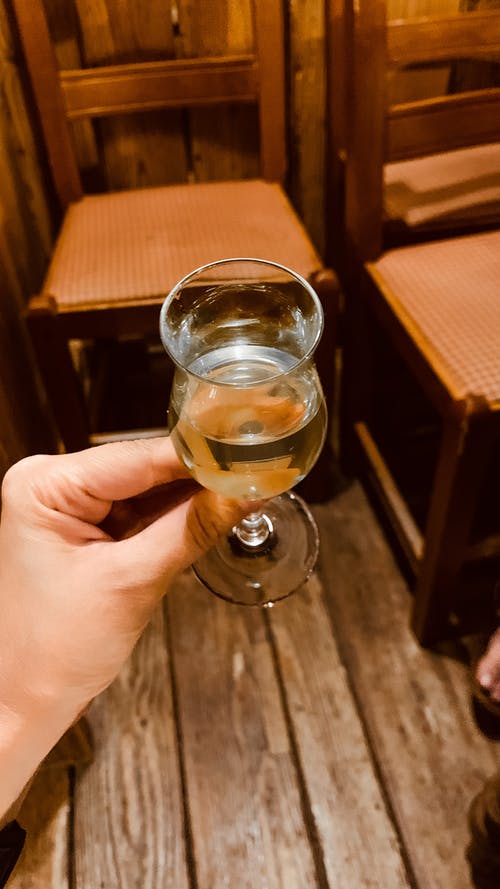 有关喝, 垂直拍摄, 手的免费素材图片