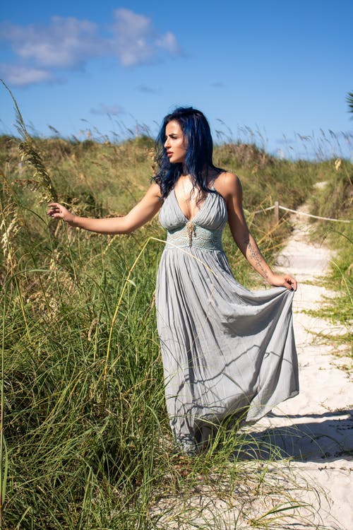 有关垂直拍摄, 女人, 小路的免费素材图片