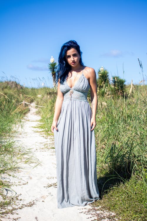 有关垂直拍摄, 女人, 小路的免费素材图片